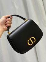 Crossbody Handheld Versatile Elegant Bag Classic Simple Women's Bag-comes with gift box - Image 4