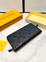 Old flower makeup bag, women's new style, large capacity daily cosmetics storage bag, wash bag, fashionable, light luxury trend-comes with gift box - Image 4