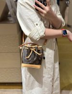 Summer new high-end women's bag made of genuine leather with floral stripes, mini bucket bag, shoulder bag, crossbody bag, hand-held small bag-without packaging box - Image 6