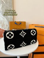 LV limited edition teddy tote color wool flower big logo super warm shoulder crossbody bag - Image 6