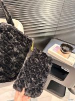 YSL rabbit fur tote bag, lazy and casual, paired with fashionable and cool fashionable bags - Image 6