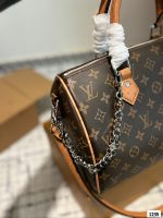 LV Pillow Bag Carrying One Shoulder Crossbody Bag without Case - Image 26