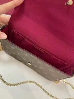3-in-1 chain crossbody bag on the shoulder-comes with gift box - Image 7