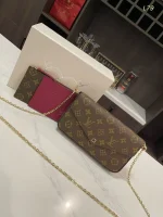3-in-1 chain crossbody bag on the shoulder-comes with gift box - Image 3