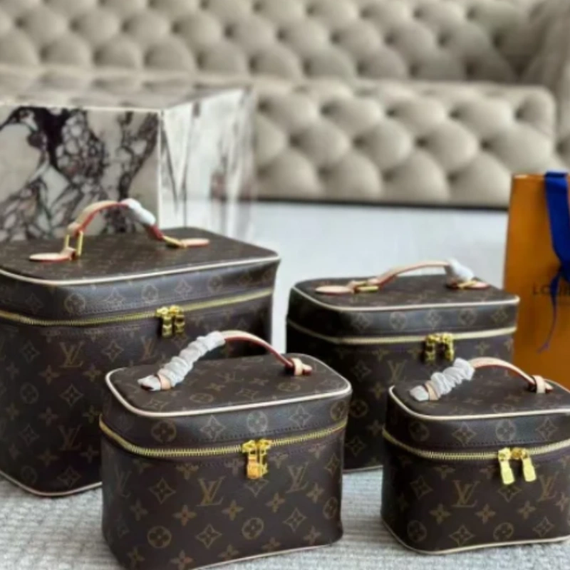 a0dd307a45554186f0196a10b61a20e8 Supporting inner liner makeup bag transformation scarf bag crossbody shoulder strap chain accessories-comes with gift box - Image 1