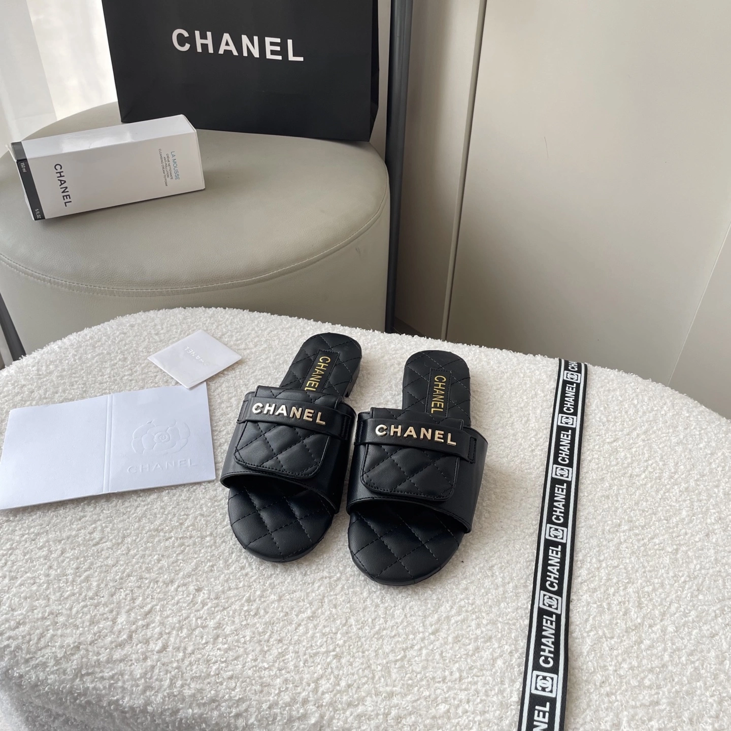 13386135237058646 Chanel's new leather flats - Image 1