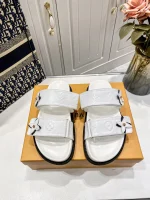 LV's new flat slippers - Image 6