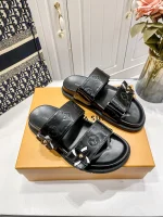 LV's new flat slippers - Image 9
