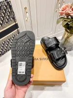 LV's new flat slippers - Image 11