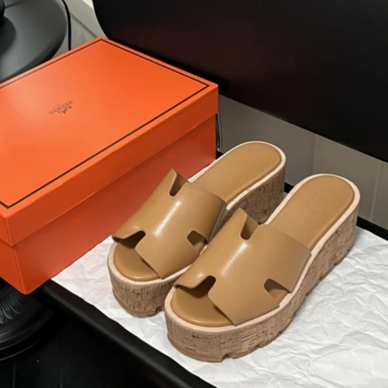 251a102d7d474ce05198ef88bda039fb Hermès' new wedge slippers - Image 1