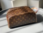 Old flower makeup bag, women's new style, large capacity daily cosmetics storage bag, wash bag, fashionable, light luxury trend-comes with gift box - Image 7
