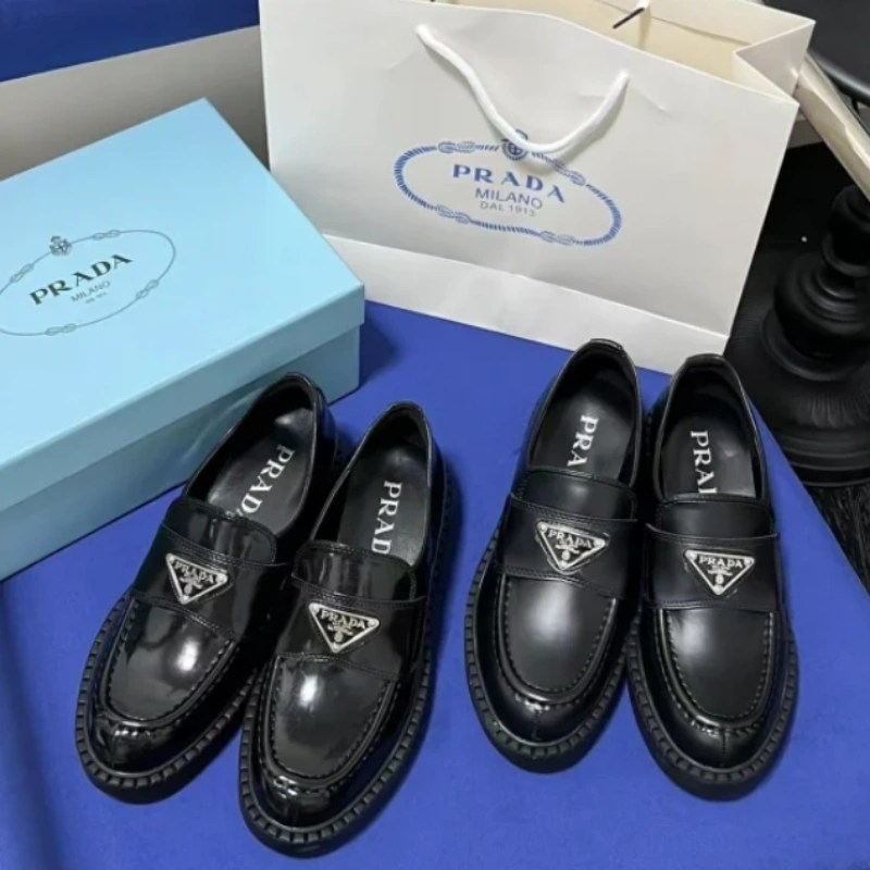db8c7bcdff49a662cdf734970c81a385 Prada's classic triangle - Image 1