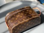 Old flower makeup bag, women's new style, large capacity daily cosmetics storage bag, wash bag, fashionable, light luxury trend-comes with gift box - Image 6