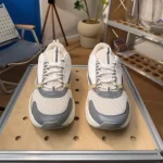 New sneakers with a box - Image 2
