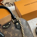 The new Alma shell bag-box - Image 9