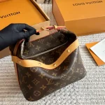 With a long shoulder strap, it can be worn crossbody on one shoulder L-home new cosmetic bag-box - Image 2