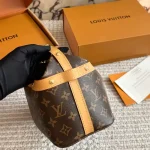 With a long shoulder strap, it can be worn crossbody on one shoulder L-home new cosmetic bag-box - Image 10