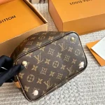 With a long shoulder strap, it can be worn crossbody on one shoulder L-home new cosmetic bag-box - Image 8
