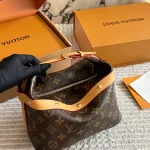 With a long shoulder strap, it can be worn crossbody on one shoulder L-home new cosmetic bag-box - Image 7