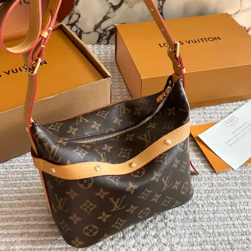 13410758903542000 With a long shoulder strap, it can be worn crossbody on one shoulder L-home new cosmetic bag-box - Image 1