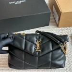 The cloud bag comes with a full package - Image 7