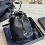 Wear an artifact bucket bag-box - Image 2