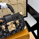 It can be carried by hand or cross-body and is full of diamond box bags-box - Image 7