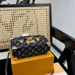It can be carried by hand or cross-body and is full of diamond box bags-box - Image 4