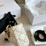 The white and black color of the new D-joy-box - Image 9