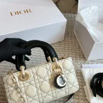 The white and black color of the new D-joy-box - Image 6