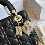 Diamond buckle, four compartments of the Davis bag, and wide shoulder straps-box - Image 10