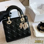 Diamond buckle, four compartments of the Davis bag, and wide shoulder straps-box - Image 8