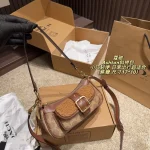 Crossbody or armpit back is OK-box