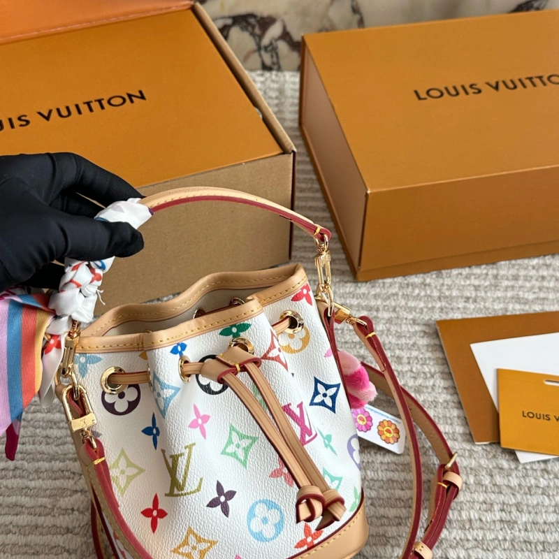 13411898361815400 Small bucket bag-box - Image 1