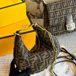 The latest model of the crescent bag-box