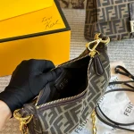 The latest model of the crescent bag-box - Image 4