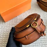 Classic saddle silhouette with full-grain soft leather-box - Image 9