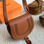 Classic saddle silhouette with full-grain soft leather-box - Image 5
