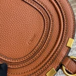 Classic saddle silhouette with full-grain soft leather-box - Image 4