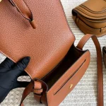 Classic saddle silhouette with full-grain soft leather-box - Image 3