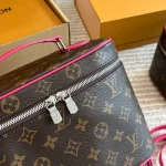 With a long shoulder strap, it can be worn crossbody and packaged in a cowhide gift box-box - Image 8
