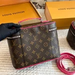 With a long shoulder strap, it can be worn crossbody and packaged in a cowhide gift box-box - Image 6