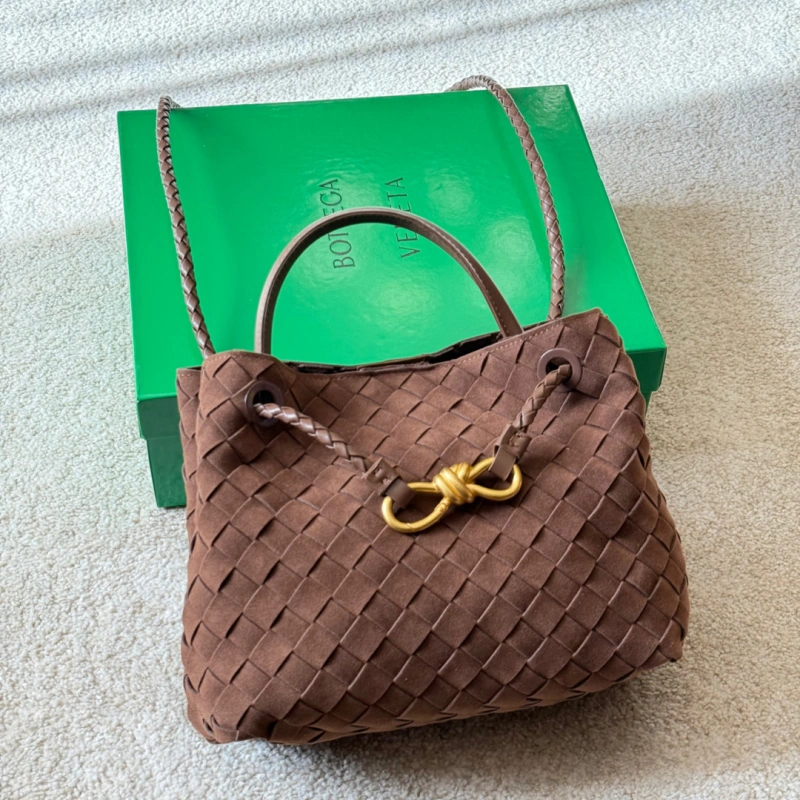 13413367921110600 A must-have item for old money style outfits-box - Image 1