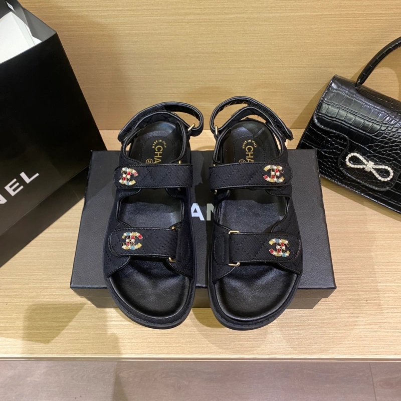 013e8af378c6c11497a58fb1b9083406 xiao xiang feng -Look Sandals with Magic Tape-box - Image 1