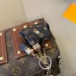 New 2-way shoulder and hand bag-no box - Image 9
