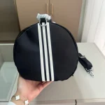 A stylish and spacious travel bag-no box - Image 10