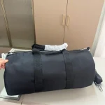 A stylish and spacious travel bag-no box - Image 9