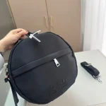 A stylish and spacious travel bag-no box - Image 8