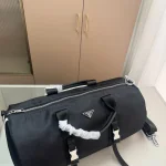 A stylish and spacious travel bag-no box - Image 5