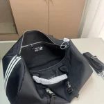 A stylish and spacious travel bag-no box - Image 3